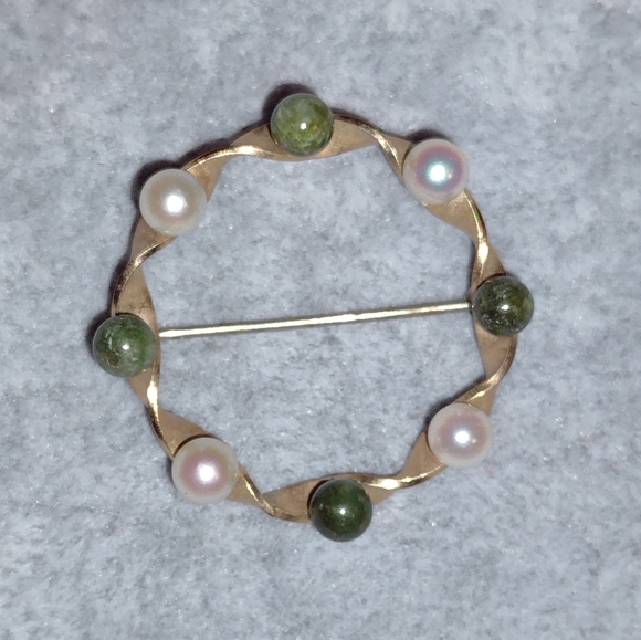 True Vtg. 1940s KREMENTZ 10k Gold Wreath Brooch, Cultured Pearls Green Agate - Picture 2 of 9